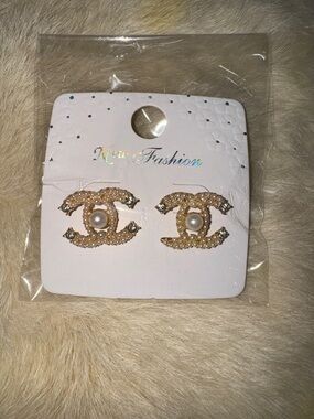 Gold Pearl Interlocking C Logo Stud FASHIO Earrings NEW